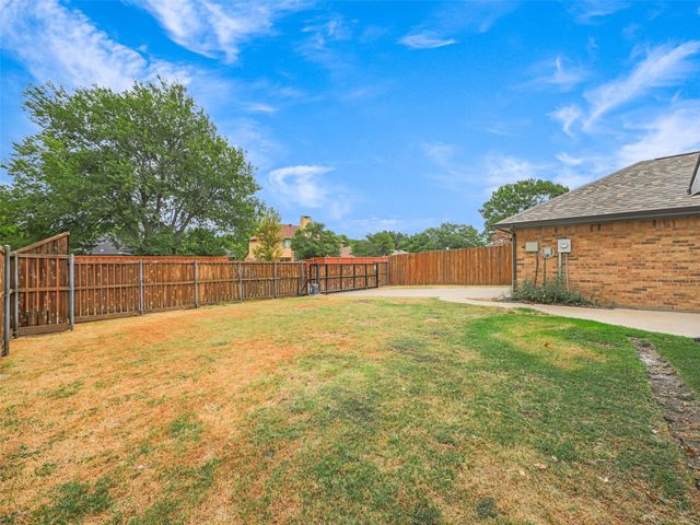 2409 Hedgeway Circle, Garland, TX 75044