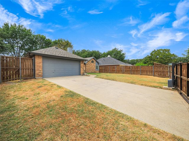 2409 Hedgeway Circle, Garland, TX 75044