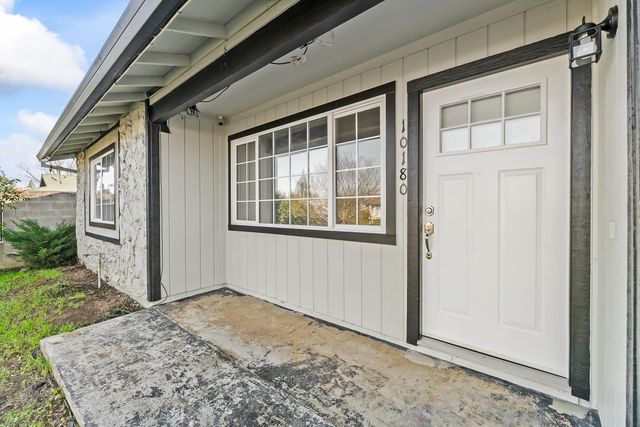 10180 Country Way, Sacramento, CA 95827