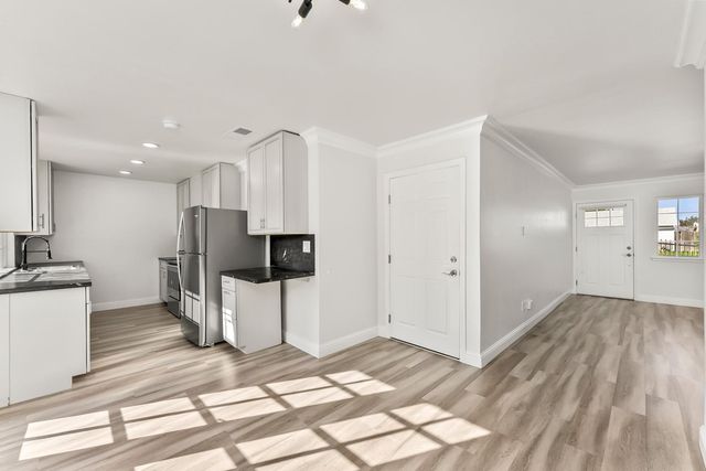 10180 Country Way, Sacramento, CA 95827