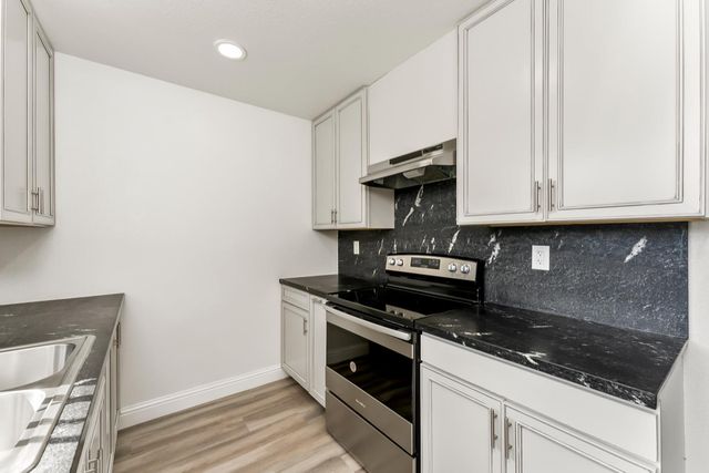 10180 Country Way, Sacramento, CA 95827