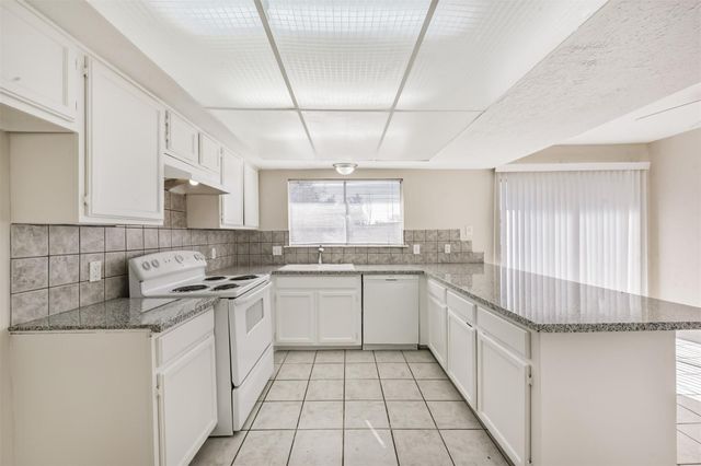 406 Mcconn Court, Houston, TX 77598