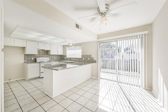 406 Mcconn Court, Houston, TX 77598