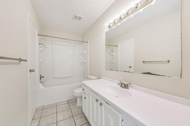 406 Mcconn Court, Houston, TX 77598