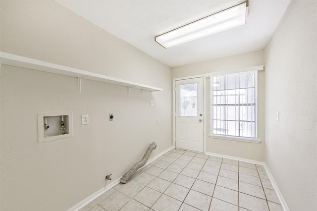 406 Mcconn Court, Houston, TX 77598