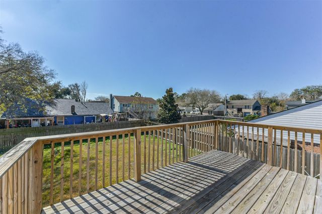 406 Mcconn Court, Houston, TX 77598