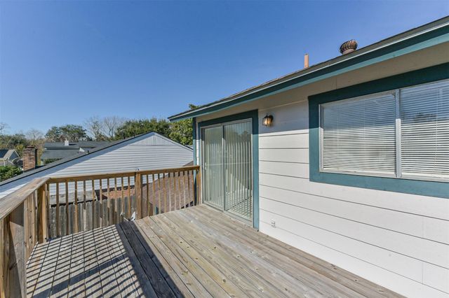 406 Mcconn Court, Houston, TX 77598