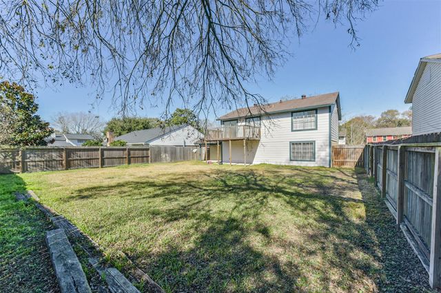 406 Mcconn Court, Houston, TX 77598