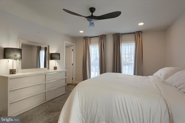 3122 BULLFINCH LN, Mechanicsburg, PA 17055