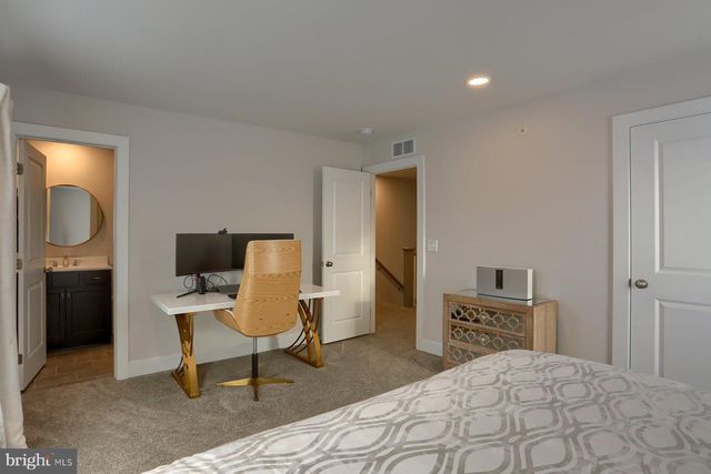 3122 BULLFINCH LN, Mechanicsburg, PA 17055