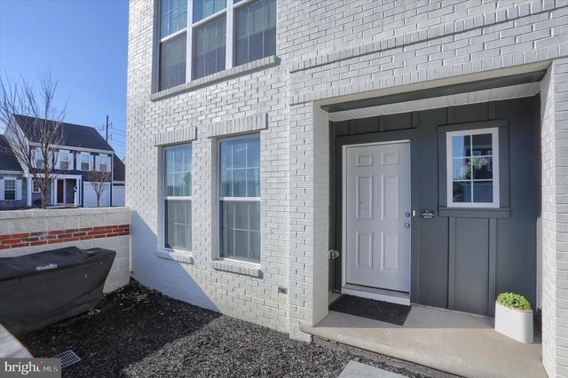 3122 BULLFINCH LN, Mechanicsburg, PA 17055