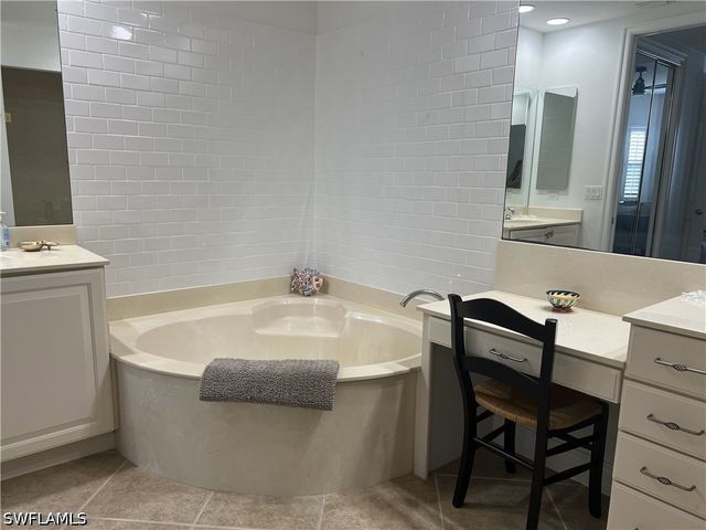 10541 Marino Pointe DR 2002, Miromar Lakes, FL 33913