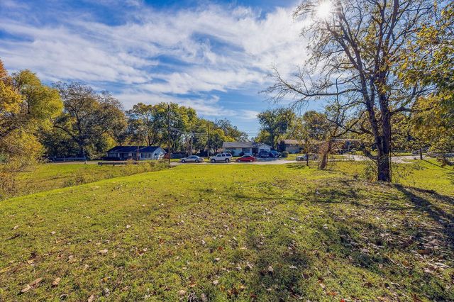 2433 52nd Street, Dallas, TX 75216