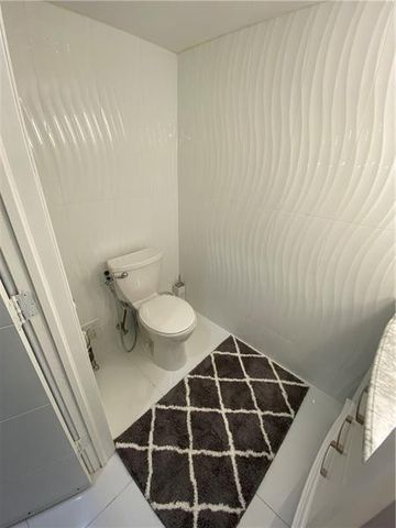 21135 Helmsman Drive O12, Miami, FL 33180