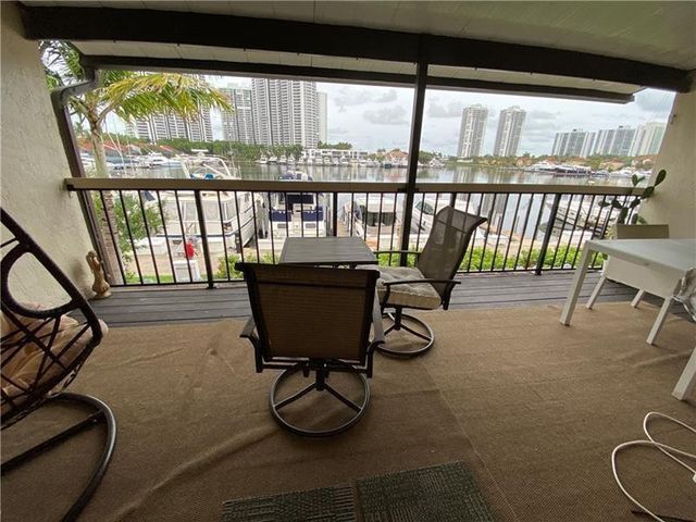 21135 Helmsman Drive O12, Miami, FL 33180