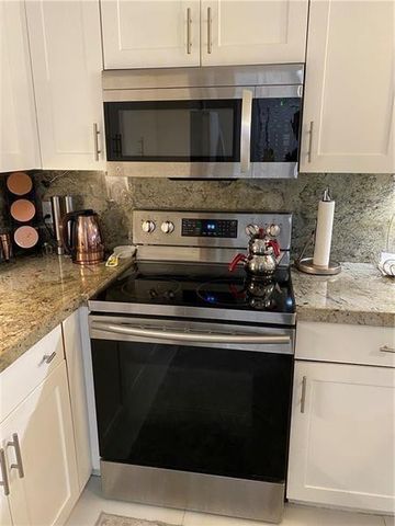 21135 Helmsman Drive O12, Miami, FL 33180