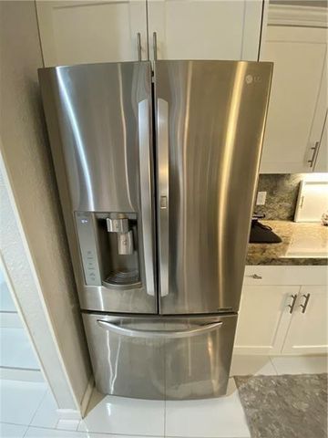 21135 Helmsman Drive O12, Miami, FL 33180