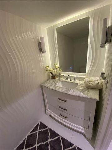 21135 Helmsman Drive O12, Miami, FL 33180