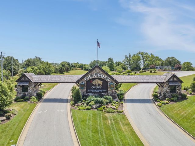 232 Woodhaven Circle, Hollister, MO 65672
