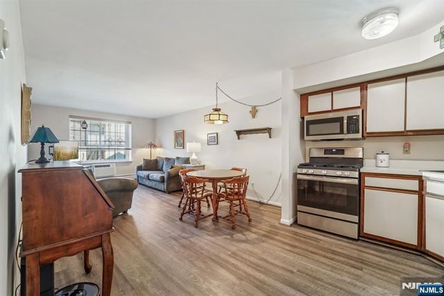 2007 Hawthorne Lane 2007, Mahwah, NJ 07430