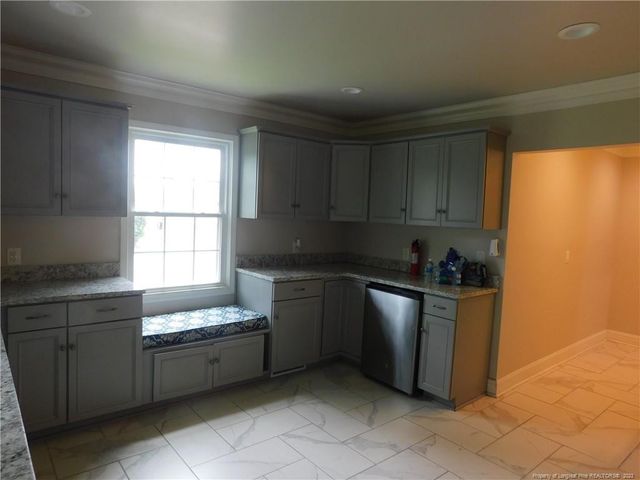 2406 N Roberts Avenue, Lumberton, NC 28358