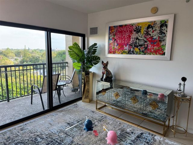 3530 SW 22nd St 706, Miami, FL 33145