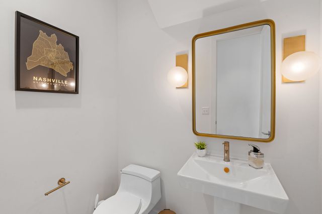 1002 W Grove Ave, Nashville, TN 37203