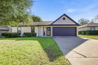713 Crestview Drive, Burleson, TX 76028