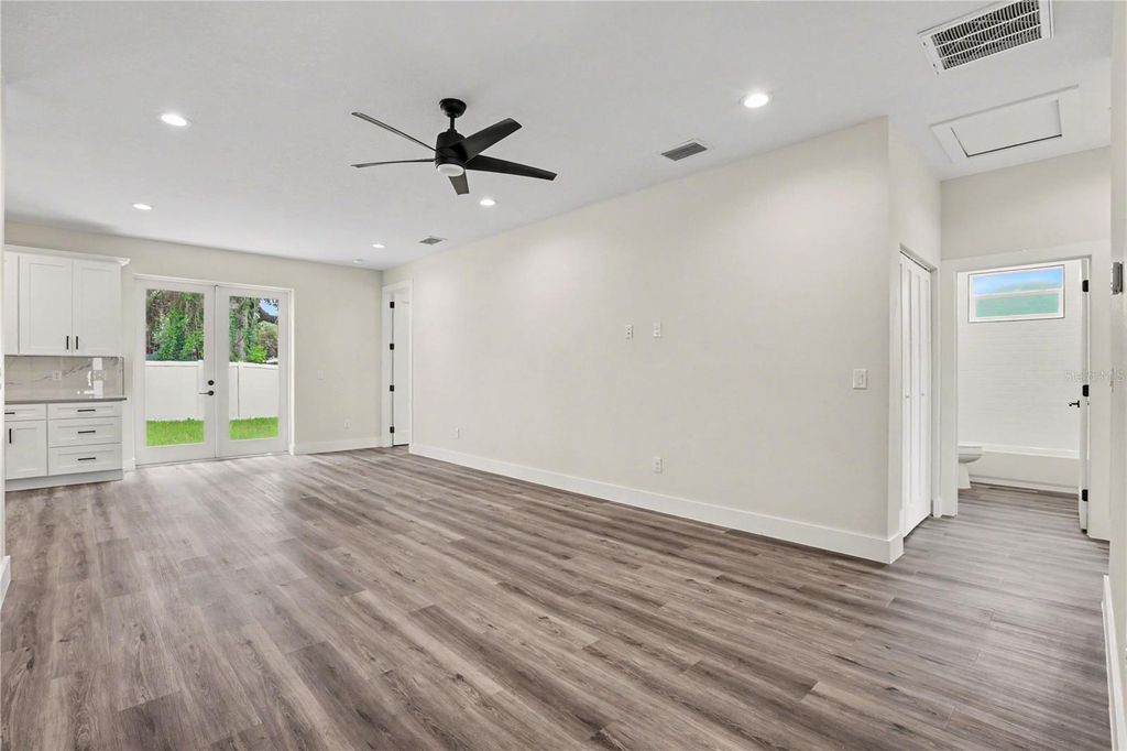 Image 11 of property listing at 4013 E CURTIS STREET, Tampa, FL 33610
