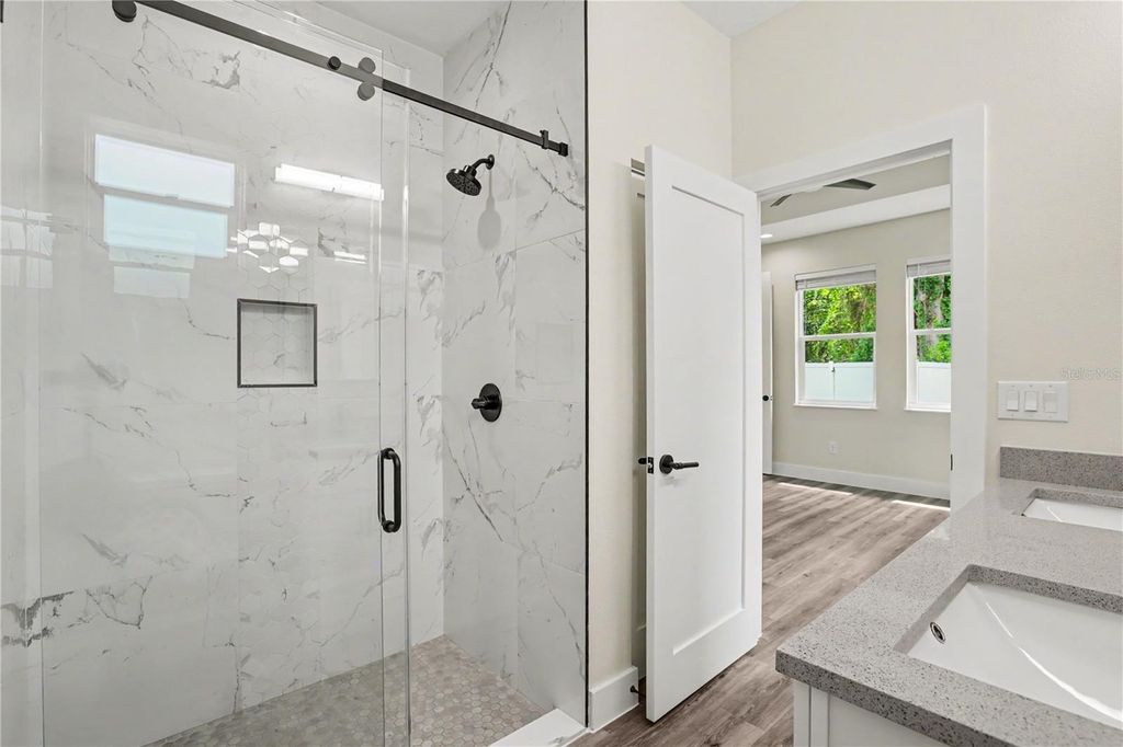 Image 15 of property listing at 4013 E CURTIS STREET, Tampa, FL 33610