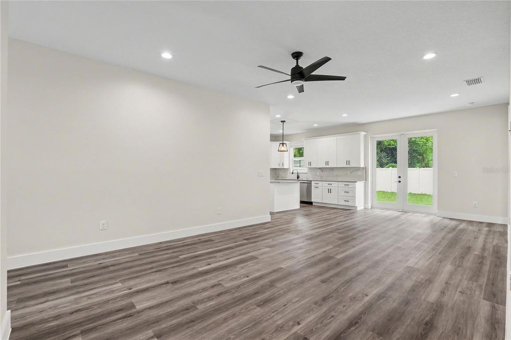 Image 5 of property listing at 4013 E CURTIS STREET, Tampa, FL 33610