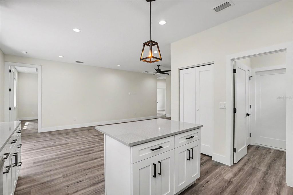 Image 7 of property listing at 4013 E CURTIS STREET, Tampa, FL 33610