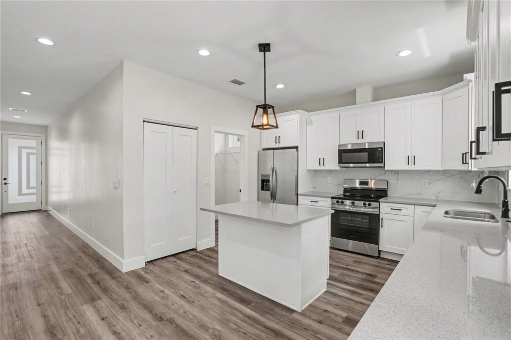 Image 9 of property listing at 4013 E CURTIS STREET, Tampa, FL 33610