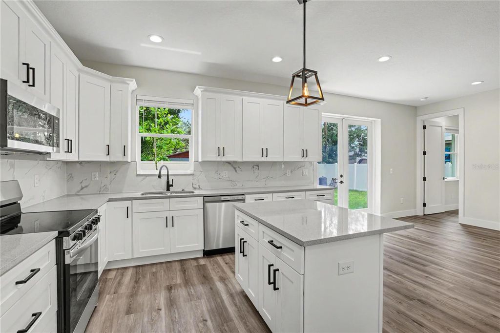 Image 10 of property listing at 4013 E CURTIS STREET, Tampa, FL 33610
