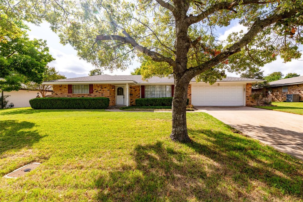 3805 Fenton Avenue, Fort Worth, TX 76133 — exterior