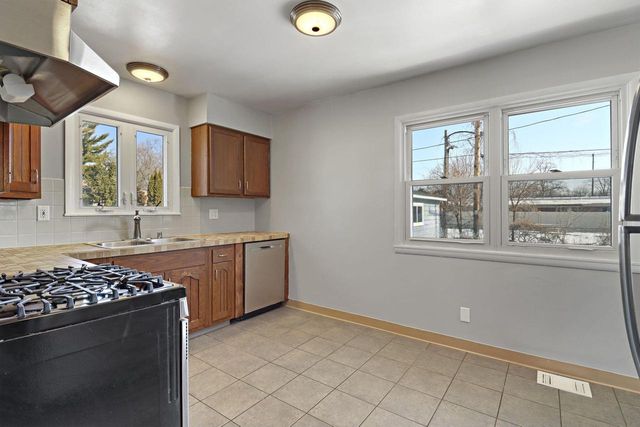 8415 14th AVENUE, Kenosha, WI 53143