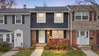 41327 Lagoon Court, Northville, MI 48167