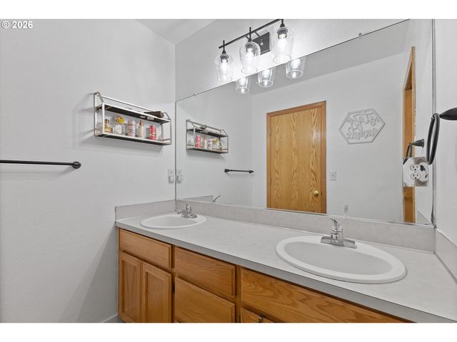 708 BELL St, Dayton, OR 97114