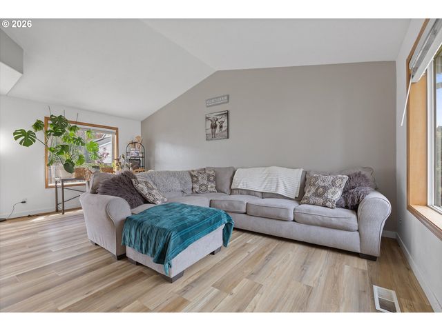 708 BELL St, Dayton, OR 97114