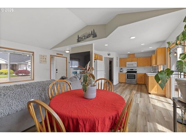 708 BELL St, Dayton, OR 97114