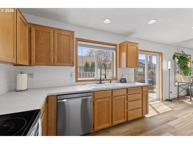 708 BELL St, Dayton, OR 97114