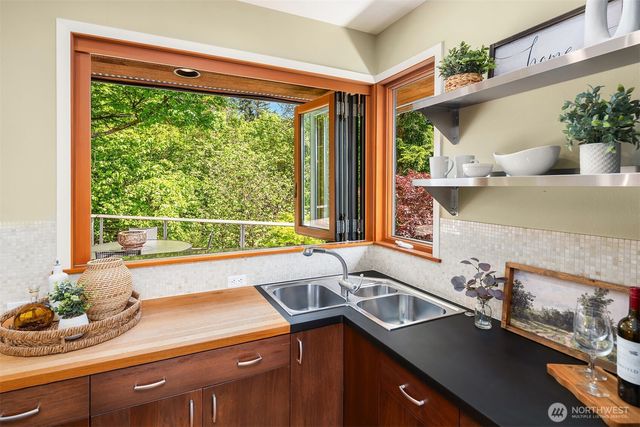 14740 SE 56th Street, Bellevue, WA 98006