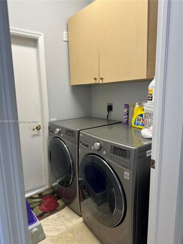 957 N Harbor View 957, Hollywood, FL 33019