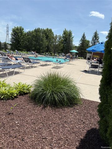 21930 Andover Drive 77, Macomb Township, MI 48042