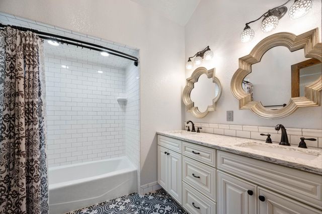 2433 N Rutland Ct, Wichita, KS 67226