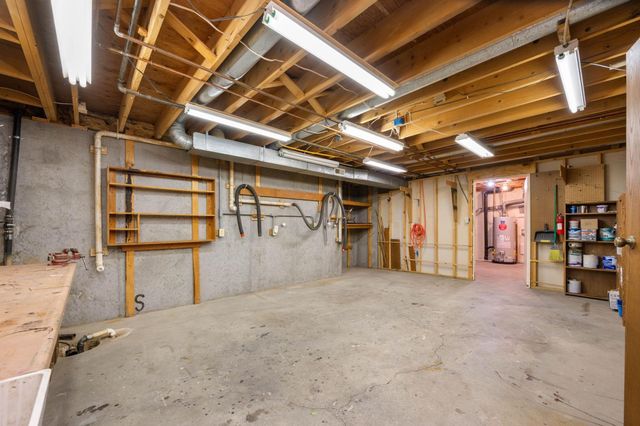 2433 N Rutland Ct, Wichita, KS 67226