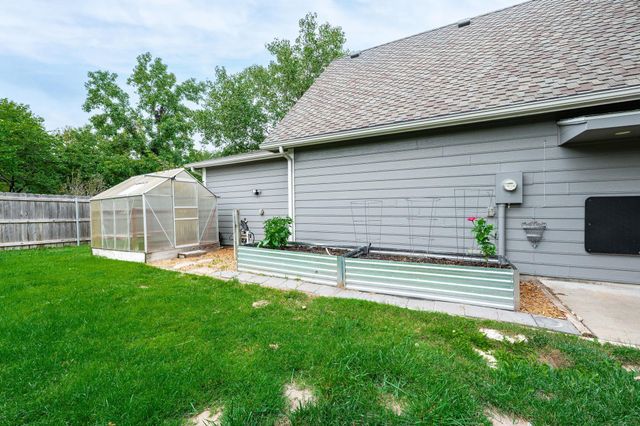 2433 N Rutland Ct, Wichita, KS 67226