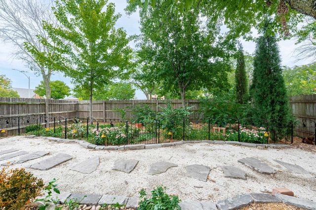 2433 N Rutland Ct, Wichita, KS 67226