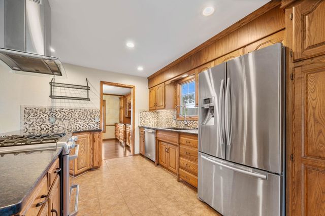 2433 N Rutland Ct, Wichita, KS 67226