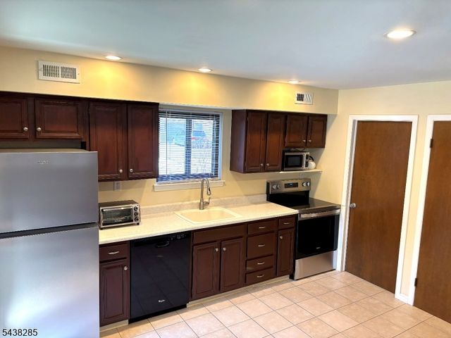 498 Auten Rd 2D, Hillsborough Twp., NJ 08844